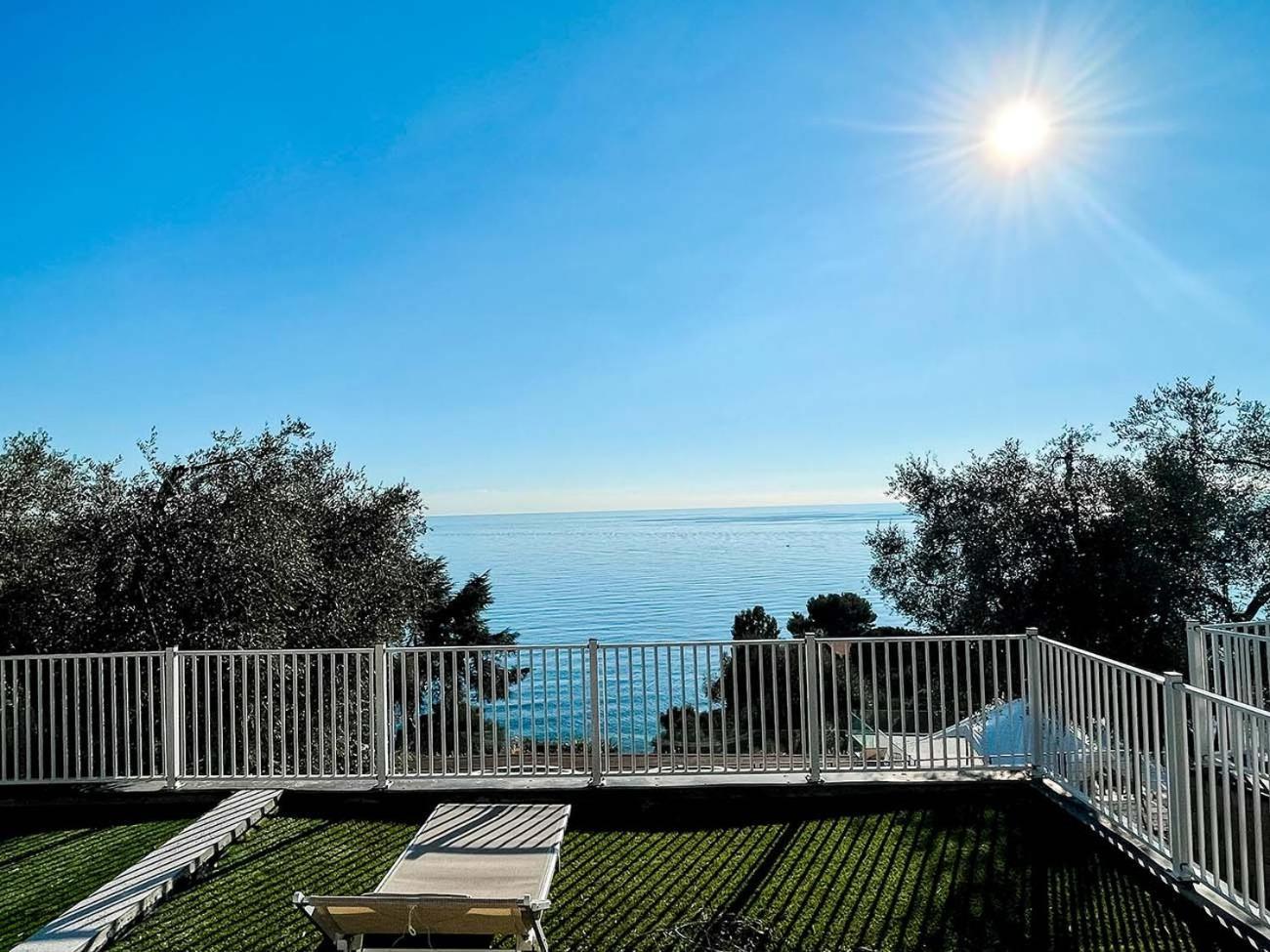 Ibiza Style With Sea Views In Balzi Rossi Hébergement de vacances